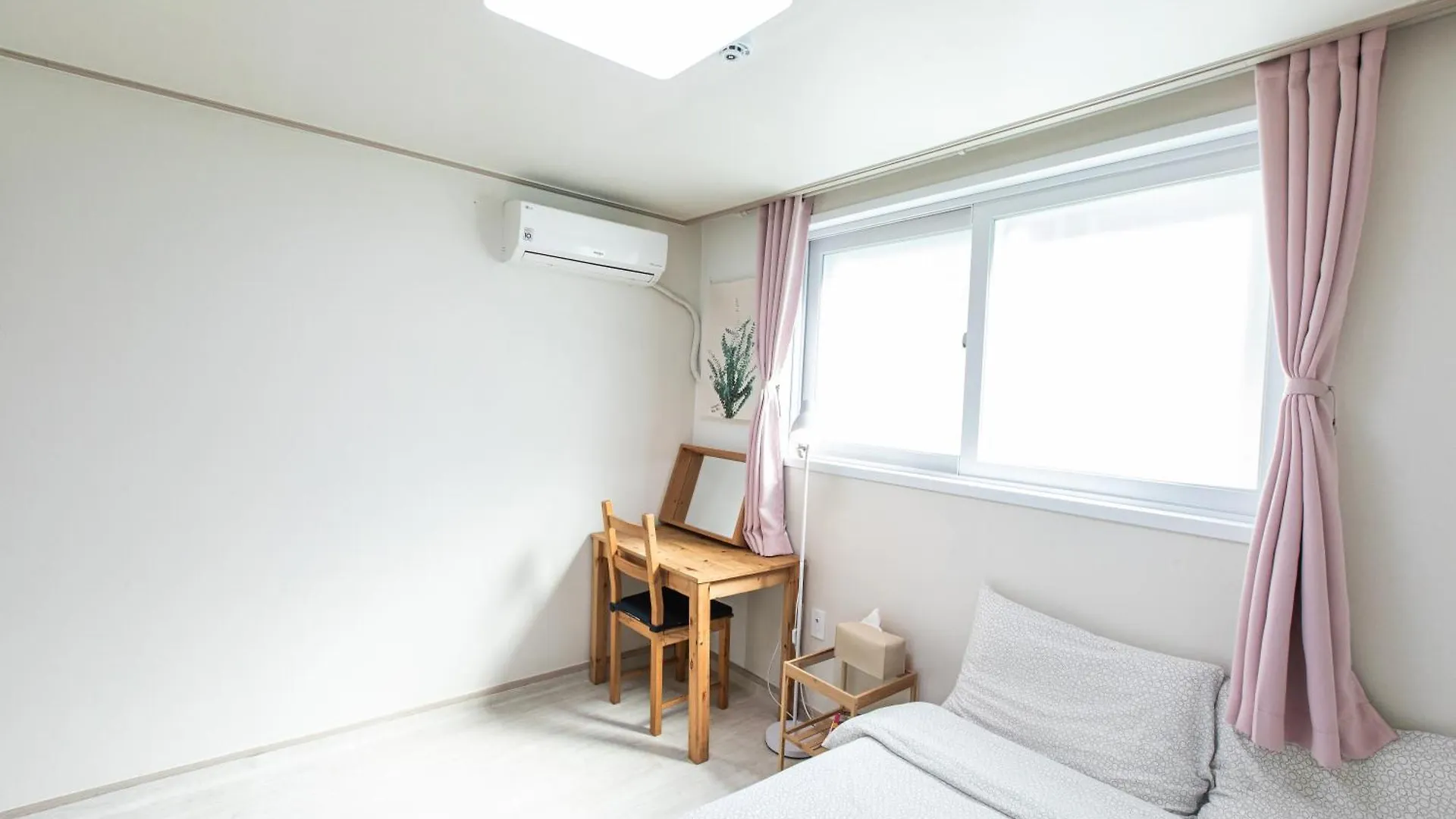 Laon House Yeonnam Apartment Seoul