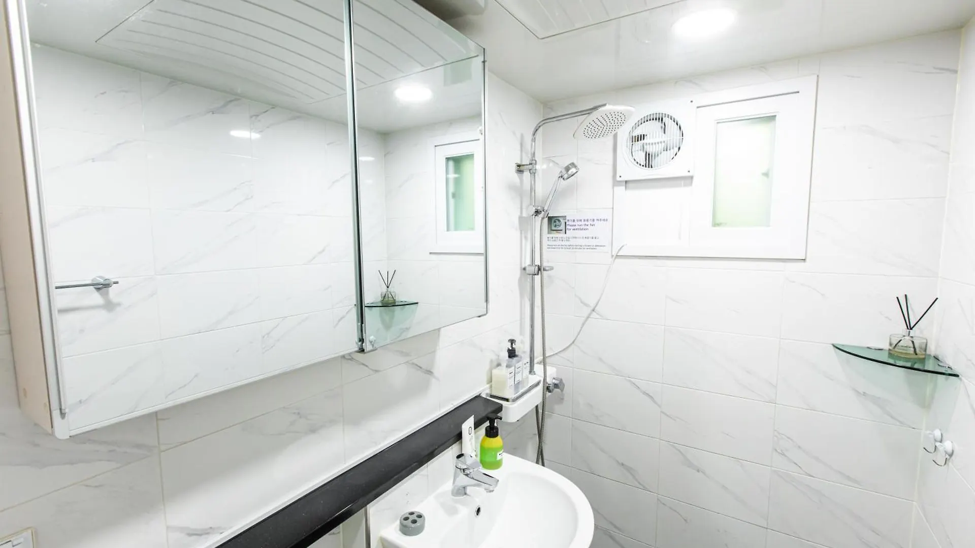 Laon House Yeonnam Apartment Seoul
