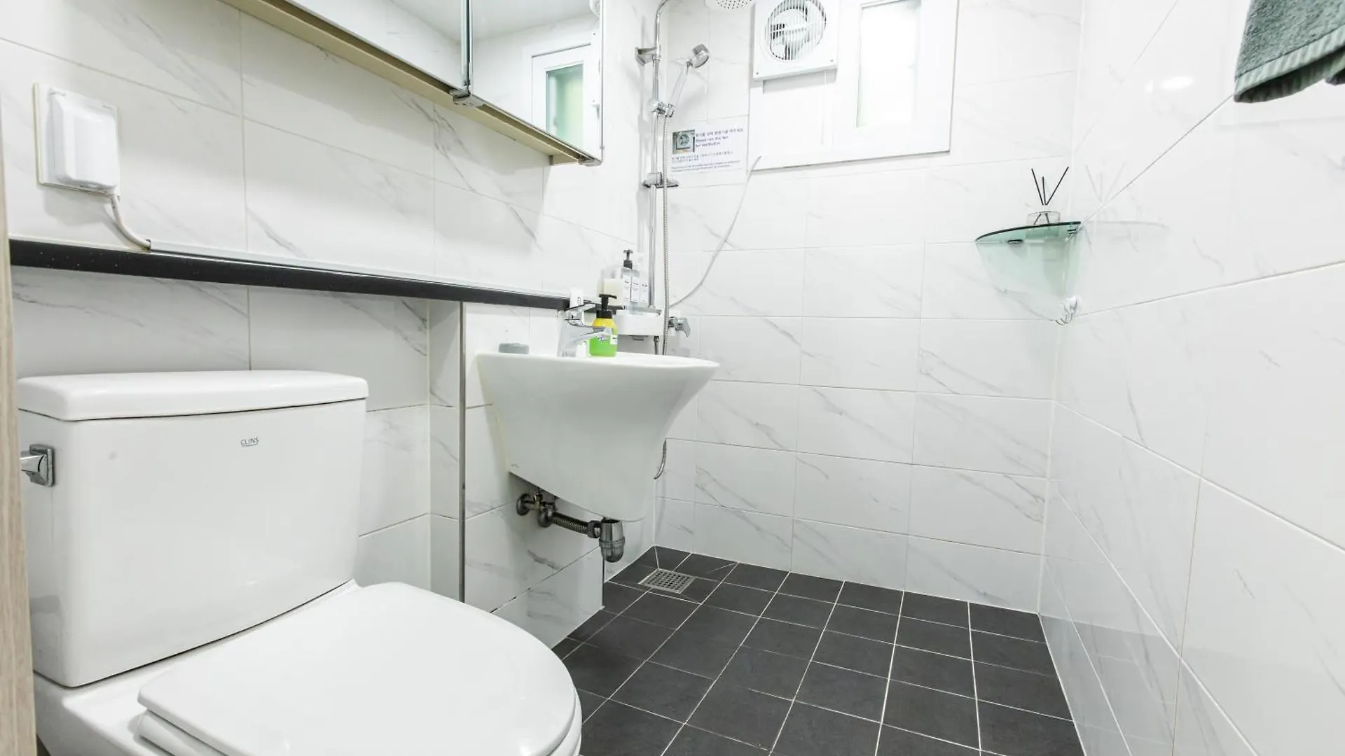 Laon House Yeonnam Apartment Seoul